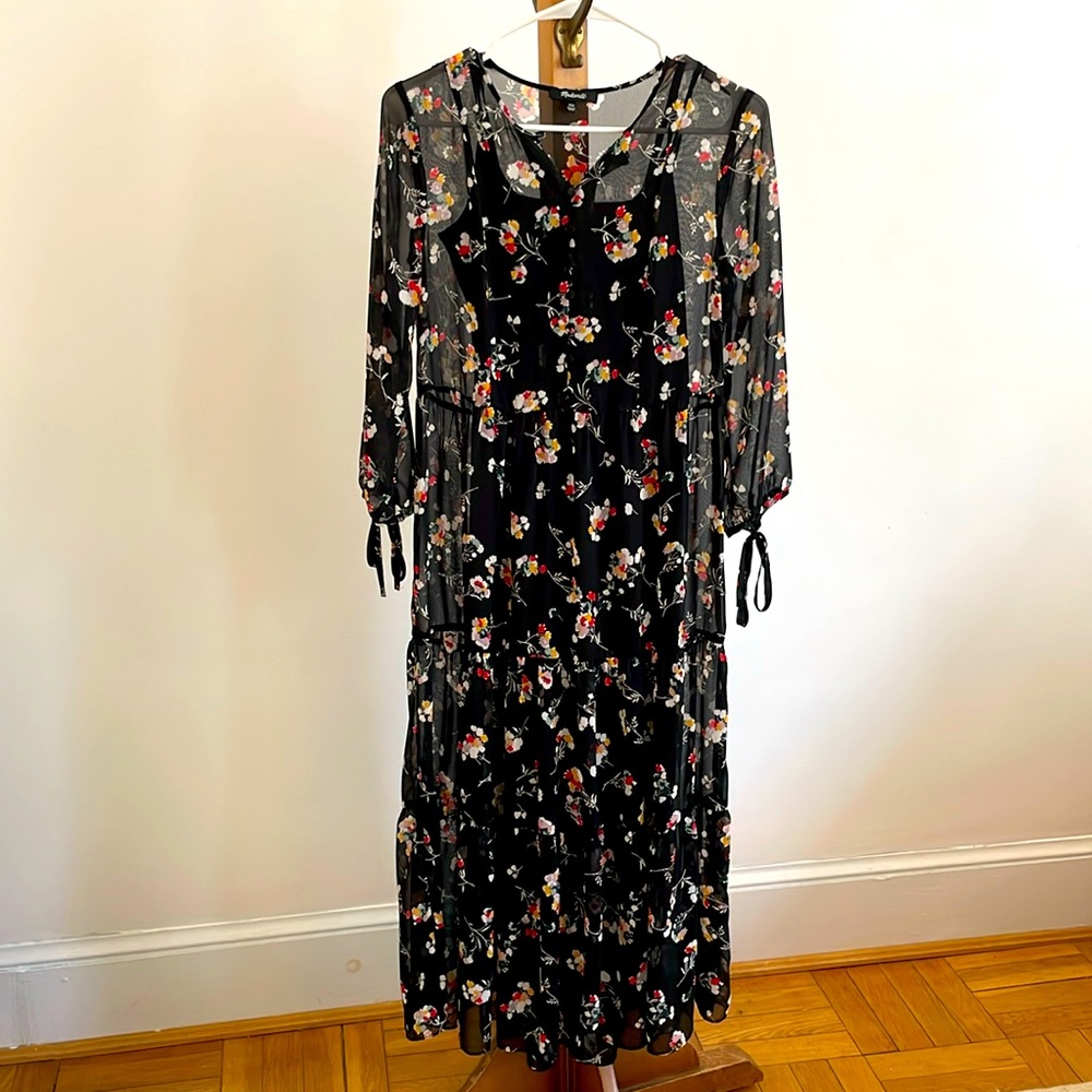 Madewell dark floral maxi dress. Size XXS. Full slip liner. Tie sleeves. EUC.